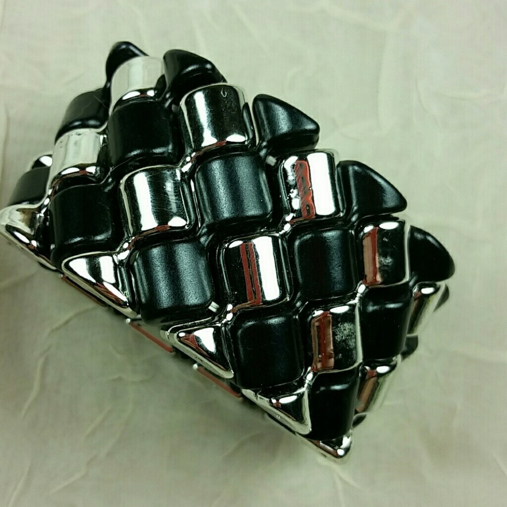 Black Silver diagonal square bracelet woven stretch EUC Mob Wife